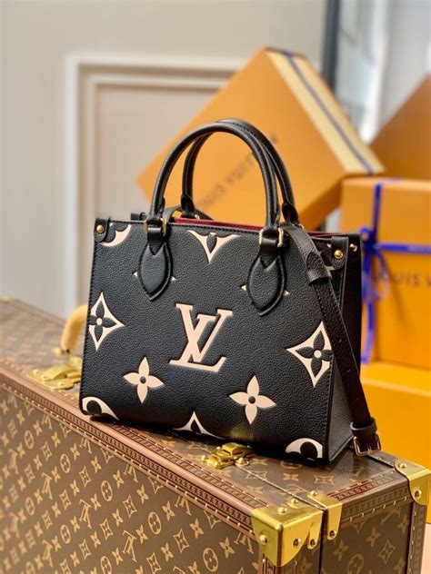 louis vuitton black square bag